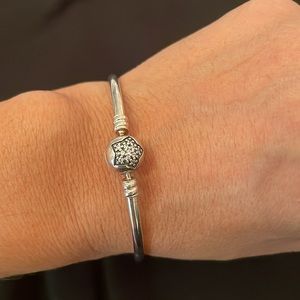 Authentic pandora silver star bangle - 6.7”